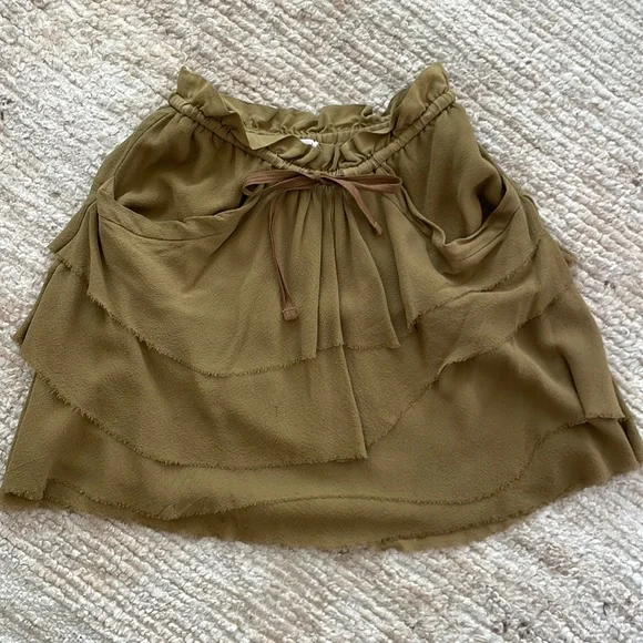 Aritzia wilfred 100% silk skirt tiered layers - Picture 3 of 4